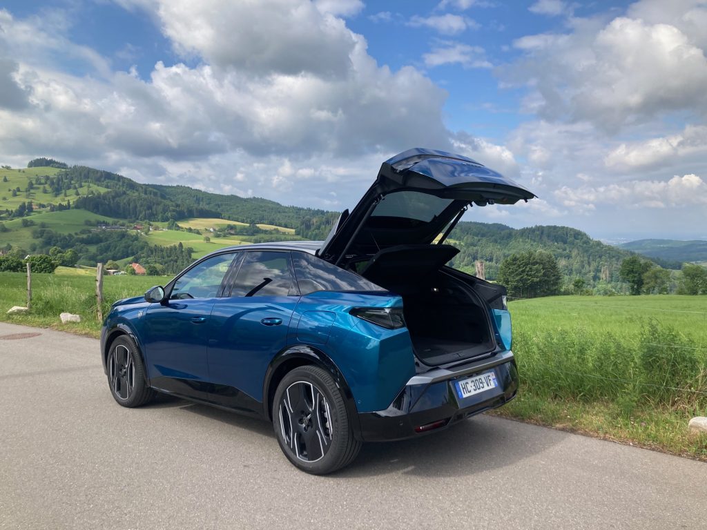 Neu auf der Straße: Peugeot e-3008