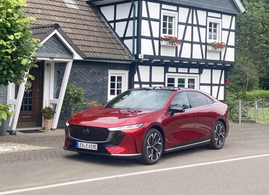 Neu auf der Straße: Mazda 6e